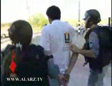 סעאדה אבו-חטום מרדיו א-שמס נעצר על-ידי המשטרה (צילום מתוך הסרט)