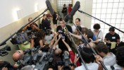 עו"ד נבות תל-צור, אחד מפרקליטיו של ראש הממשלה אהוד אולמרט, מדבר עם עיתונאים אחרי החקירה הנגדית של משה טלנסקי (צילום: קובי גדעון, 17.7.2008)
