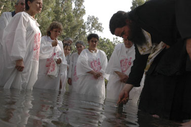 טקס טבילה נוצרי בירדן (צילום: יוסי זמיר)