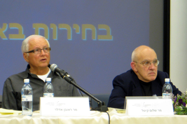 היועץ שלום קיטל (מימין) והפרסומאי ראובן אדלר בכנס בהרצליה