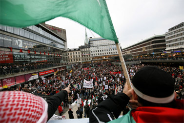 הפגנת מחאה בשטוקהולם נגד מבצע "עופרת יצוקה", 10 בינואר 2009 (צילום: מרים אלסטר)