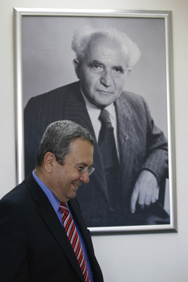 שר הביטחון אהוד ברק, יולי 2009  (צילום: מרים אלסטר)