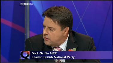 מנהיג הימין הקיצוני ניק גריפין מתראיין ב-BBC (צילום מסך: אתר ה-BBC)