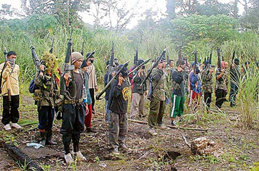 אנשי מיליציה במחוז מגיונדנאו, הפיליפינים (צילום: Keith Bacongco, cc-by)