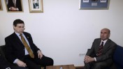 סגן שר החוץ הישראלי דני איילון (משמאל) והשגריר הטורקי אחמט אוזול צ'ליקול, ב"פגישת ההשכלה" במשרד החוץ. 11.1.09 (צילום: אביר סולטן)