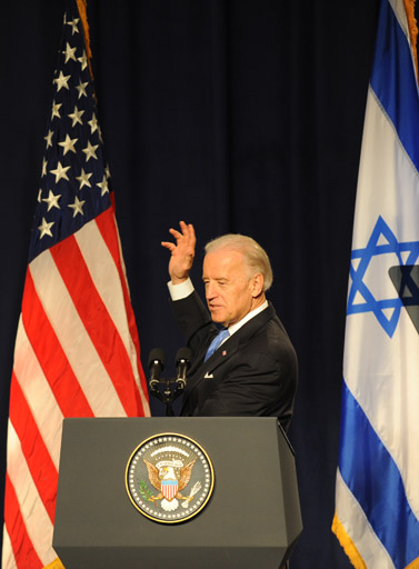סגן נשיא ארה"ב ג'ו ביידן נואם, שלשום באוניברסיטת תל-אביב (צילום: גיל יערי)