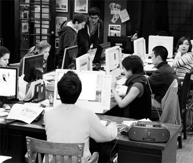 מערכת עיתון הסטודנטים "קורנל דיילי סאן" באיתקה, ניו-יורק. 29.3.09  (צילום: matt.hinsta, רישיון cc)