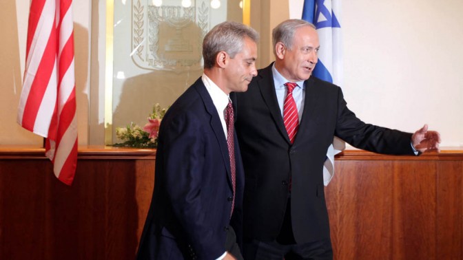 ראש ממשלת ישראל בנימין נתניהו לצד ראש מטה הבית הלבן רם עמנואל, אתמול בירושלים (צילום: פלאש 90, לחצו להגדלה)