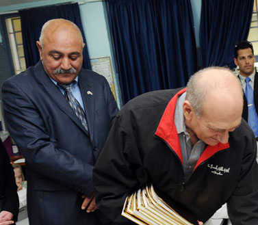 ראש עיריית שדרות דוד בוסקילה (משמאל). ינואר 2009 (צילום: עמוס בן גרשום/לע"מ)