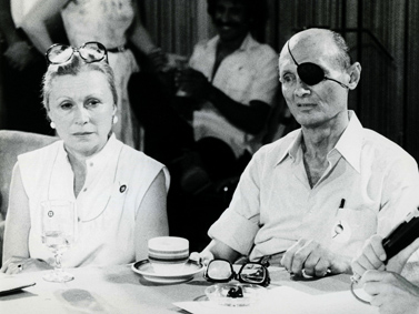 משה דיין ואשתו רחל, 1981 (צילום: משה שי)  