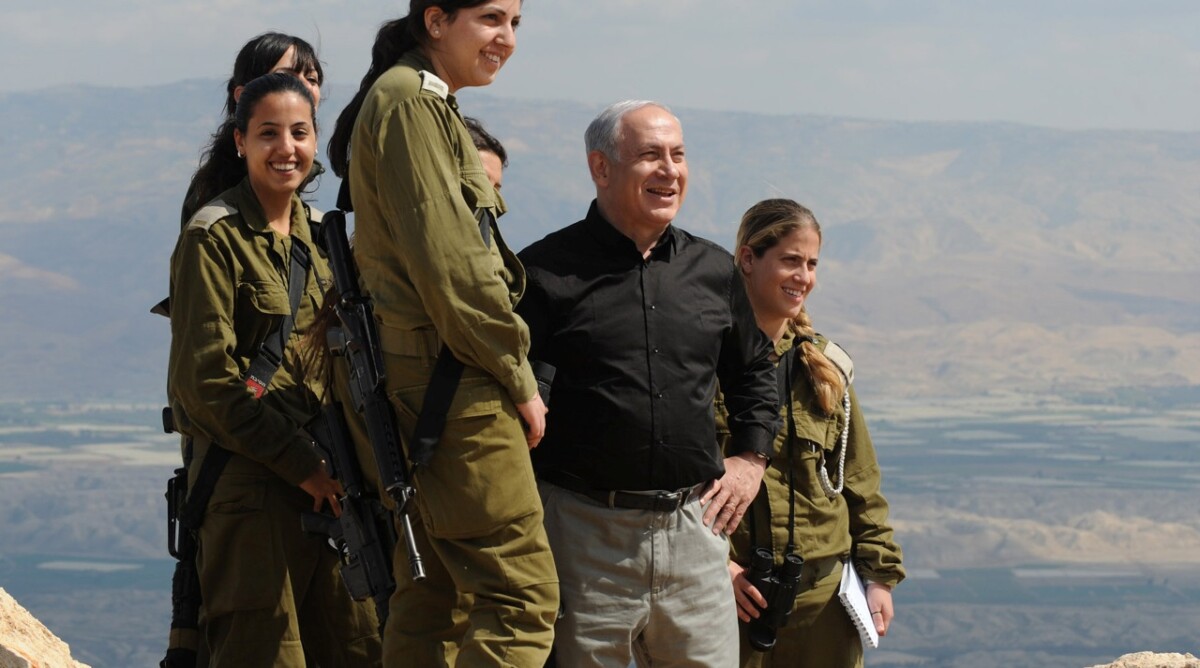 בנימין נתניהו, ראש ממשלת ישראל, בעת סיור בבקעת הירדן (צילום: משה מילנר, לע"מ)
