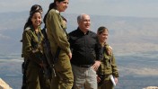 בנימין נתניהו, ראש ממשלת ישראל, בעת סיור בבקעת הירדן (צילום: משה מילנר, לע"מ)