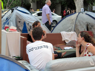 מאהל המחאה בשדרות רוטשילד, 28.7.11 (צילום: שוקי טאוסיג)