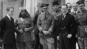 הנציב העליון הרברט סמואל (שני מימין) מגיע לוועידת קהיר, 1920 (צילום: ספריית הקונגרס, נחלת הכלל)