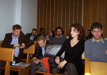 מימין:תני גולדשטיין. משמאל: ערן טיפנברון ויון פדר, היום בבית-הדין לעבודה בתל-אביב (צילום: "העין השביעית") 