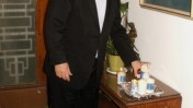 בנימין נתניהו, ראש ממשלת ישראל, מדליק נר זיכרון בבית אביו המנוח (צילום: לע"מ)