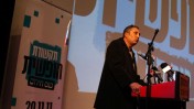 עורך "מעריב" ניר חפץ נואם בכנס למען תקשורת חופשית, נובמבר 2011 (צילום: מתניה טאוסיג)