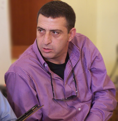 זליג רבינוביץ', העוזר למנכ"ל רשות השידור, השבוע בבית רשות השידור בירושלים (צילום: "העין השביעית")