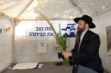 אוהל המחאה של תומכי עסקת שליט בירושלים, חול-המועד סוכות. 18.10.11 (צילום: יואב ארי דודקביץ')