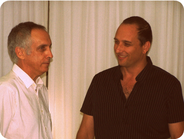 מימין: ד"ר אמיר גילת, יו"ר רשות השידור, ומיקי מירו, מנהל קול-ישראל (צילום ועיבוד: "העין השביעית")