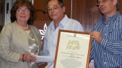 העיתונאי אמנון אברמוביץ' (במרכז) בטקס קבלת פרס למצוינות ולמקצוענות בעיתונות הישראלית. אוניברסיטת תל-אביב, 7.6.2010 (צילום: "העין השביעית")