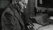 אליעזר בן יהודה עמל על הכנת המילון המפורסם (צילום: צלם לא ידוע, בין 1910 ל-1920)