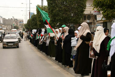 ה"אין סיפור". נשים פלשתיניות אתמול בעזה (צילום: פלאש 90)
