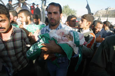 הלווית הילדים הפלשתינאים שנהרגו ברצועת עזה, אתמול (צילום: פלאש 90)
