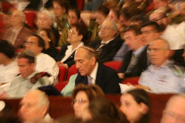 ראש הממשלה אהוד אולמרט בחידון התנ"ך, אתמול בירושלים (צילום: פלאש 90)