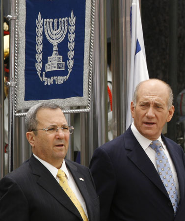 מימין: ראש הממשלה אהוד אולמרט ושר הביטחון אהוד ברק (צילום: מיכל פתאל)