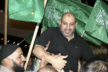 קבלת פנים בחברון לאיש חמאס עיסא אל-ג'עברי, ששוחרר מהכלא אתמול (צילום: פלאש 90)
