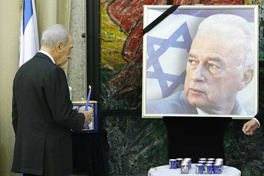 נשיא המדינה שמעון פרס בטקס זיכרון לראש הממשלה יצחק רבין (צילום: מיכל פתאל)