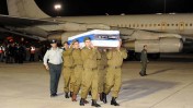 ארונות הנספים בפיגוע בהודו מגיעים לישראל (צילום: לע"מ)