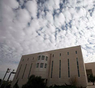 מזג האוויר, אתמול בבית-המשפט העליון בירושלים (צילום: פלאש 90)