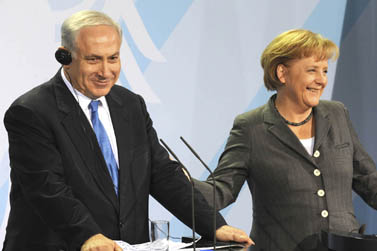 ראש הממשלה בנימין נתניהו וקנצלר גרמניה אנגלה מרקל, אתמול בברלין (צילום: משה מילנר, לע"מ)