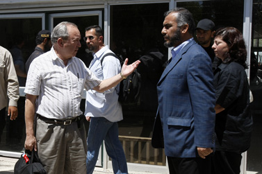 ריצ'רד גולדסטון (משמאל) נפגש עם נציג החמאס גאזי חמאד ברפיח. 1.6.2009 (צילום: פלאש90)