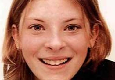 מילי דאוולר, הנערה בת ה-13 שהתא הקולי של הטלפון הסלולרי שלה נפרץ, לפי החשד, על-ידי אנשי "ניוז אוף דה-וורלד". דאוולר נחטפה ונרצחה על-ידי רוצח סדרתי  