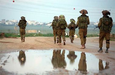 חיילי צה"ל עוזבים את רצועת עזה, אתמול (צילום: יוסי זמיר)