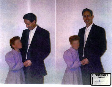 צילום של וורן ג'פס עם קטינה שהוגש מטעם התביעה במשפטו