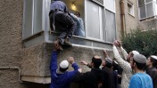 עימות בין שוטרים לפעילי ימין, אתמול בירושלים (צילום: אורן נחשון)