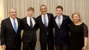 נשיא ארה"ב ברק אובמה ומשפחת נתניהו, 20.2.13 (צילום: אבי אוחיון, לע"מ)