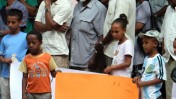 הפגנה של עולי אתיופיה, אתמול מול עיריית פתח-תקווה (צילום: מרקו)