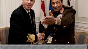 ראש המועצה העליונה של הכוחות המזוינים במצרים, מוחמד טנטאווי, נפגש עם יו"ר המטות המשולבים האמריקאיים מייק מולן (צילום: צבא ארה"ב, נחלת הכלל)