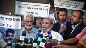 בכיר חמאס מחמוד א-זהאר מדבר אל עיתונאים במהלך הפגנה לשחרור אסירים פלסטינים העצורים בישראל, שנערכה אתמול בעזה (צילום: מוסטפה חסונא)