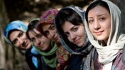 נערות בנהרקוראן, איראן (צילום: Alireza Teimoury, רשיון cc)