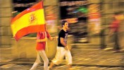 אוהדים חוגגים את נצחון ספרד בתחרות המונדיאל, אתמול בבריסל שבבלגיה (צילום: Ingvar Sverrisson, רשיון cc)