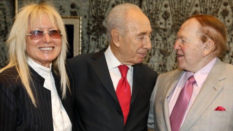 שלדון ומרים אדלסון עם נשיא מדינת ישראל שמעון פרס, 17.8.11 (צילום: מרים אלסטר)