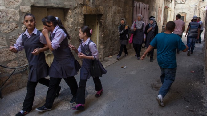 ילדות פלשתיניות, אתמול בירושלים העתיקה (צילום: ניל בדח)