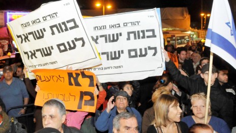 הפגנה נגד מהגרים מאפריקה, שכונת התקווה בתל-אביב, 21.12.10 (צילום: פלאש90) 