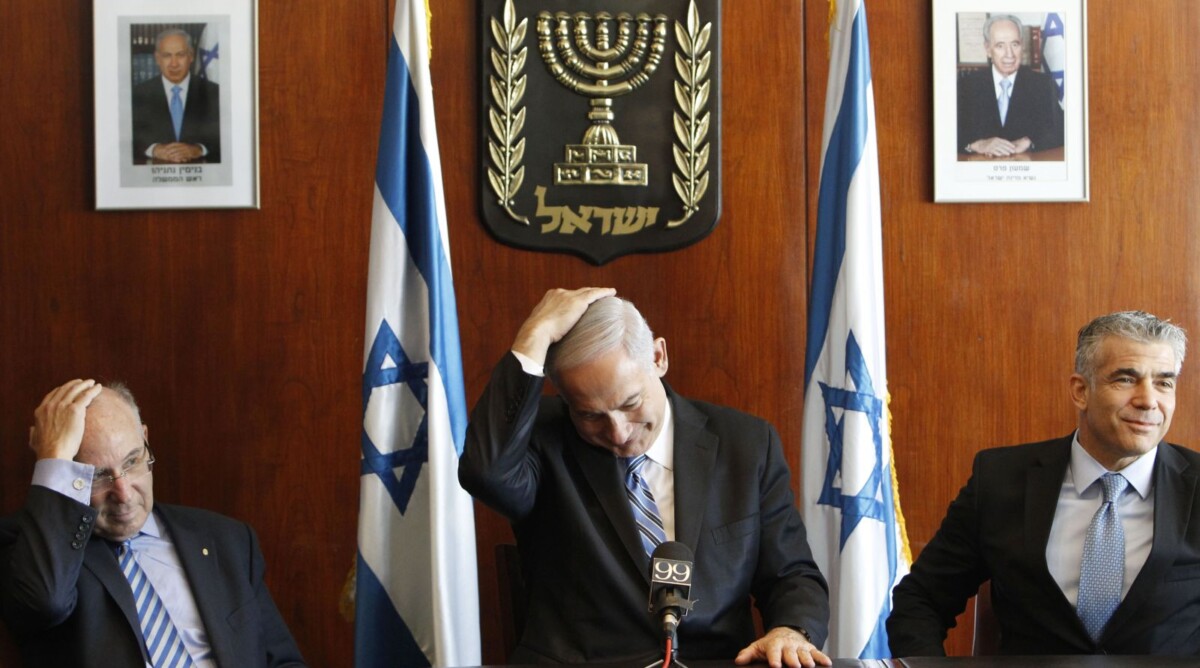 ראש הממשלה, שר האוצר ונגיד בנק ישראל המיועד, אתמול במסיבת עיתונאים (צילום: מרים אלסטר)